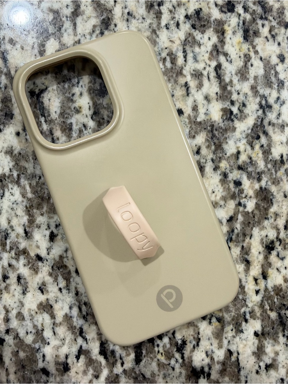 Preowned iPhone 15 Pro Righty Loopy Case in Sandstone